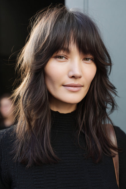 19 Layered Shoulder-Length Cut With Long, Sweeping Bangs_pp