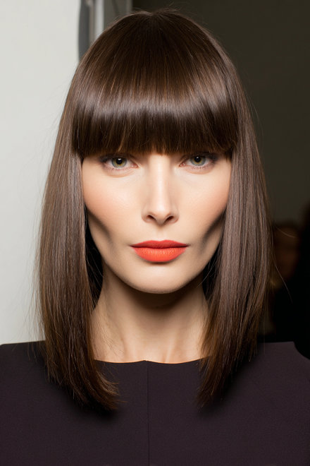 4 Blunt Bangs With a Sleek Straight Mid-Length Cut_pp