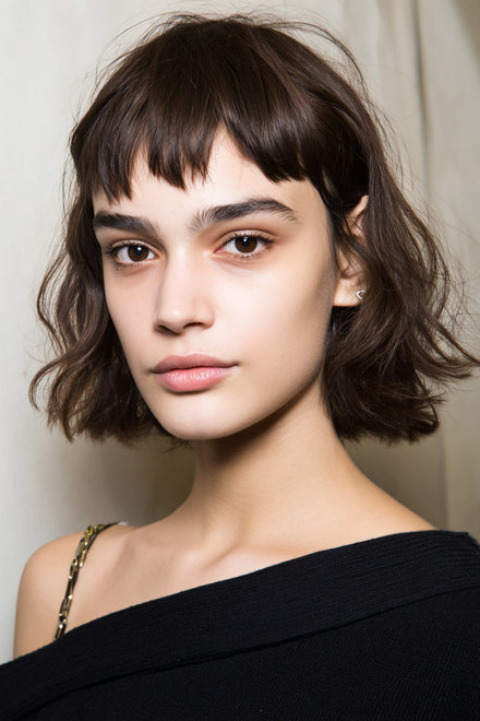 13 Micro Bangs with a Soft Midi Cut_pp