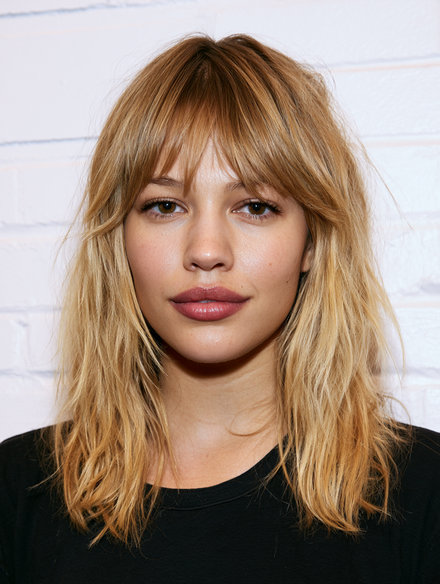 6 Curtain Bang Textured Haircut_pp