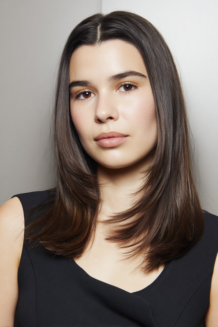 7 Sleek Center-Part Blowout Lob_pp