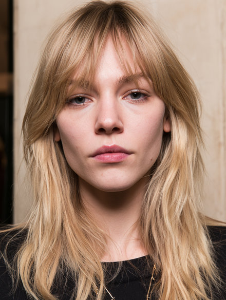 8 Wispy Shaggy Haircut with Bangs_pp